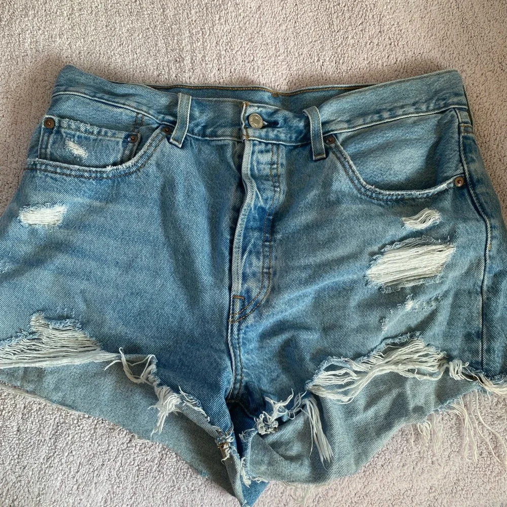 Levi's Light Blue Distressed Jean Shorts - Picture 1 of 2